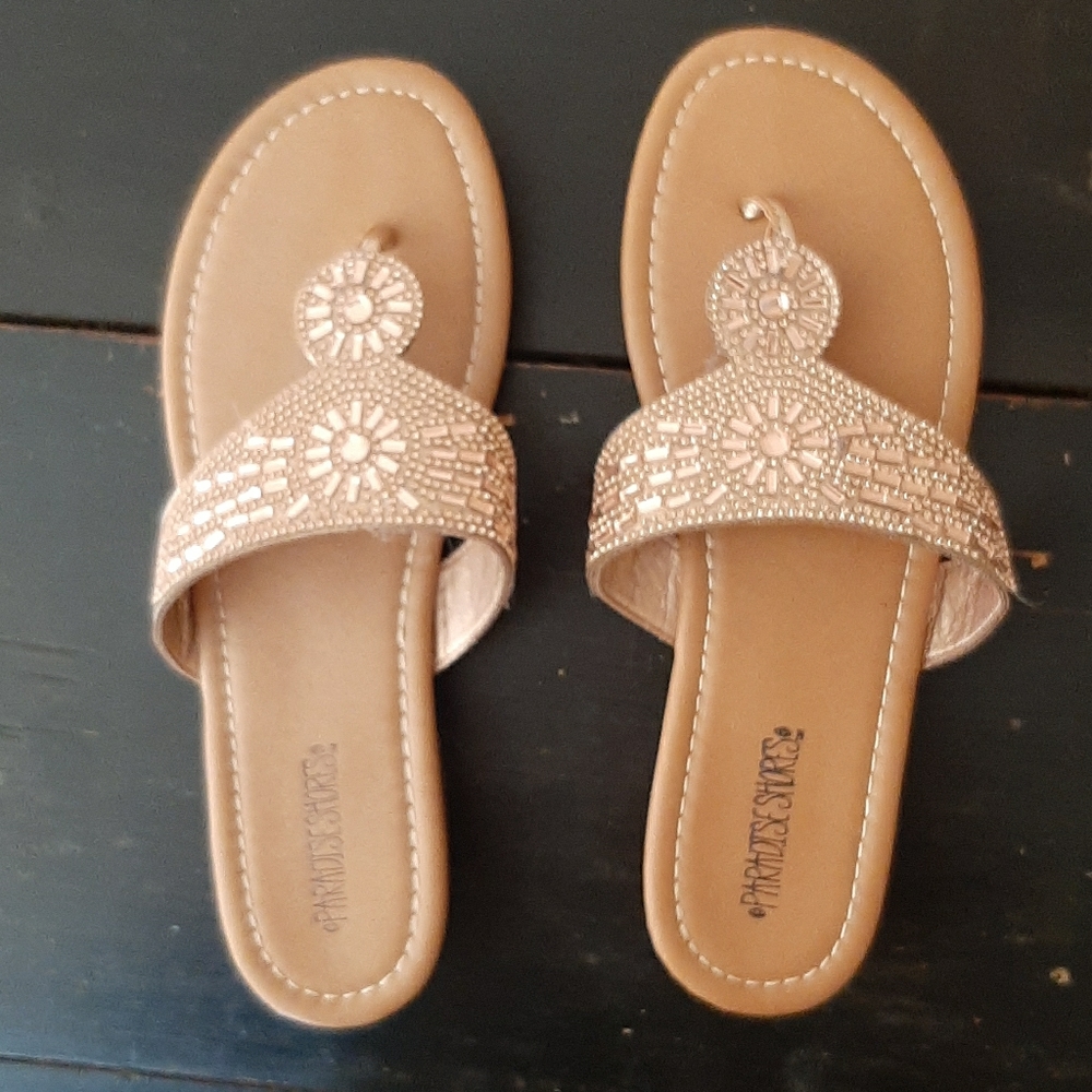 Paradise Shores Sandals Size 9